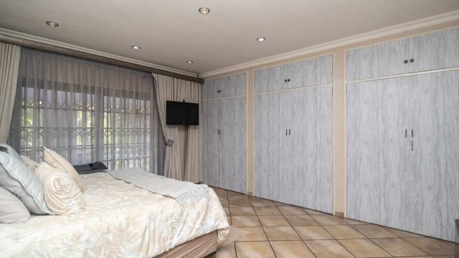 5 Bedroom Property for Sale in Protea Park North West